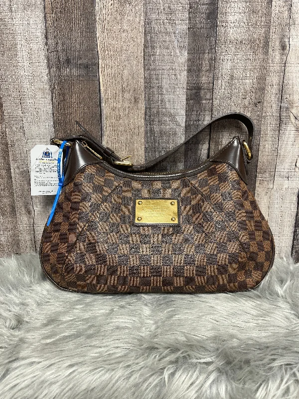 Christian Dior Saddle bags with a studded trim for a bold lookLouis Vuitton backpacks with a padded back panel for comfort during long - wearHandbag Luxury Designer By Louis Vuitton  Size: Large