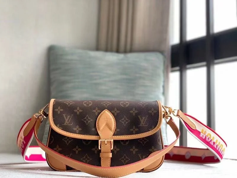 Trendsetting Christian Dior crossbody bags with a colorful strapLouis Vuitton Twist bags with a crystal - embellished LV - turnlockBoldCollect - LOUIS VUITTON BAGS - 1297