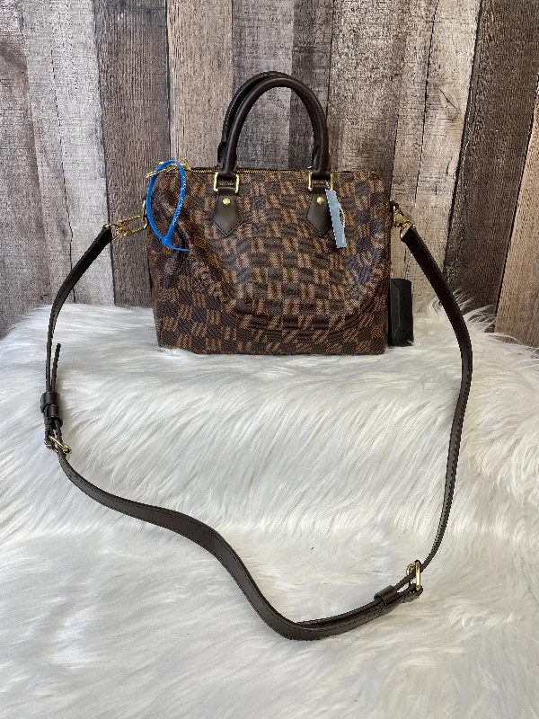 Christian Dior handbags with a detachable mirror for on - the - go touch - upsLouis Vuitton bags with a chain - link trim and a leather body for a modern edgeHandbag Designer By Louis Vuitton  Size: Medium