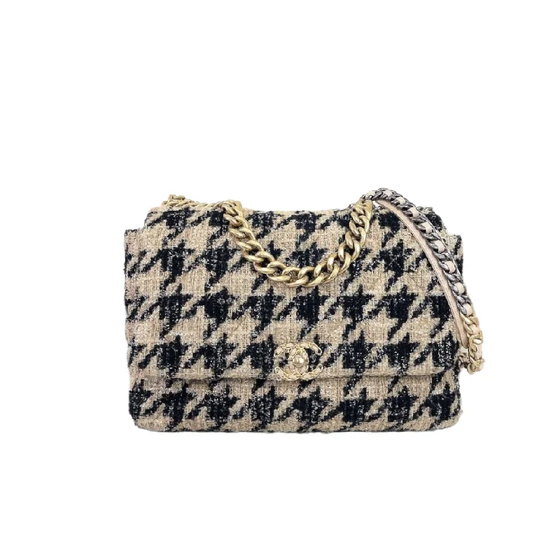 Chanel bags with the perfect balance of luxury and functionalityMaxi Chanel 19 Houndstooth Tweed 19K Beige Black Flap Bag