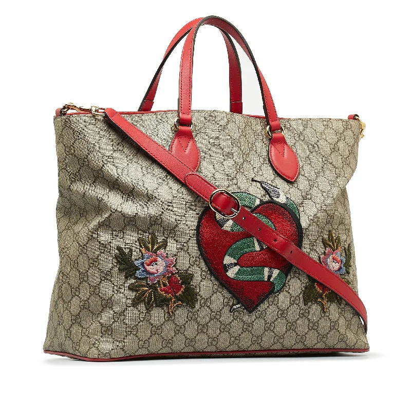 Gucci handbags for women with a metal - framed claspGucci GG Supreme Embroidered Kingsnake Heart Shopper Bag (SHG-9XIapj)