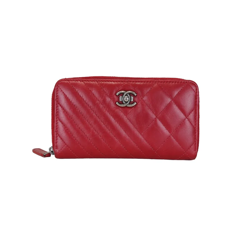 Chanel Chain Strap Handbag for Everyday UseQuilted red wallet RHW