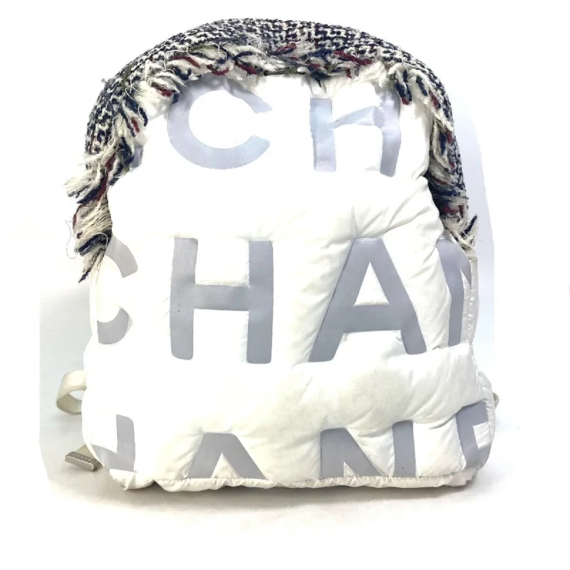 Chanel bags with the perfect balance of luxury and functionalityChanel A91933 fringed bag backpack bag Backpack White