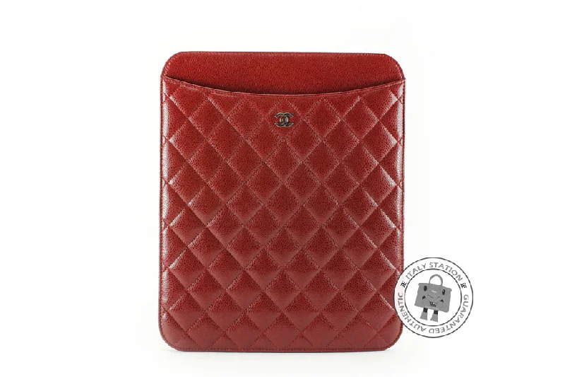 Chanel bags for women who appreciate fine craftsmanshipChanel A65059 Classic CC Ipad Burgundy Caviar Ipad OR Iphone Case Shw