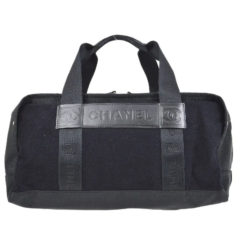 Chanel Quilted Leather Shoulder Bag for FashionistasCHANEL 2004-2005 Sport Line Boston 40 Black