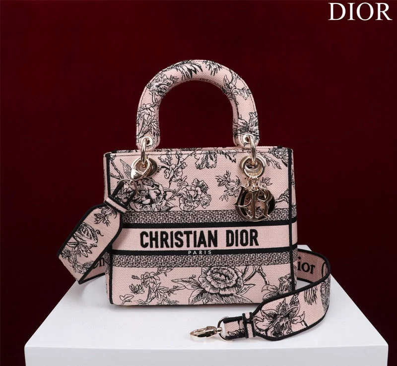 Luxury Christian Dior crossbody bags with a chain - link strapDior Bag