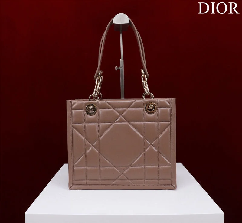 Christian Dior handbags with a removable shoulder strap for versatilityDior Bag