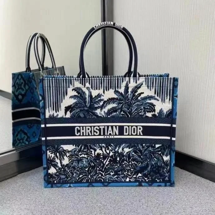 Christian Dior crossbody bags with a front - flap pocket for easy accessDior Bags -The Arid Bag Shop Bags - 414